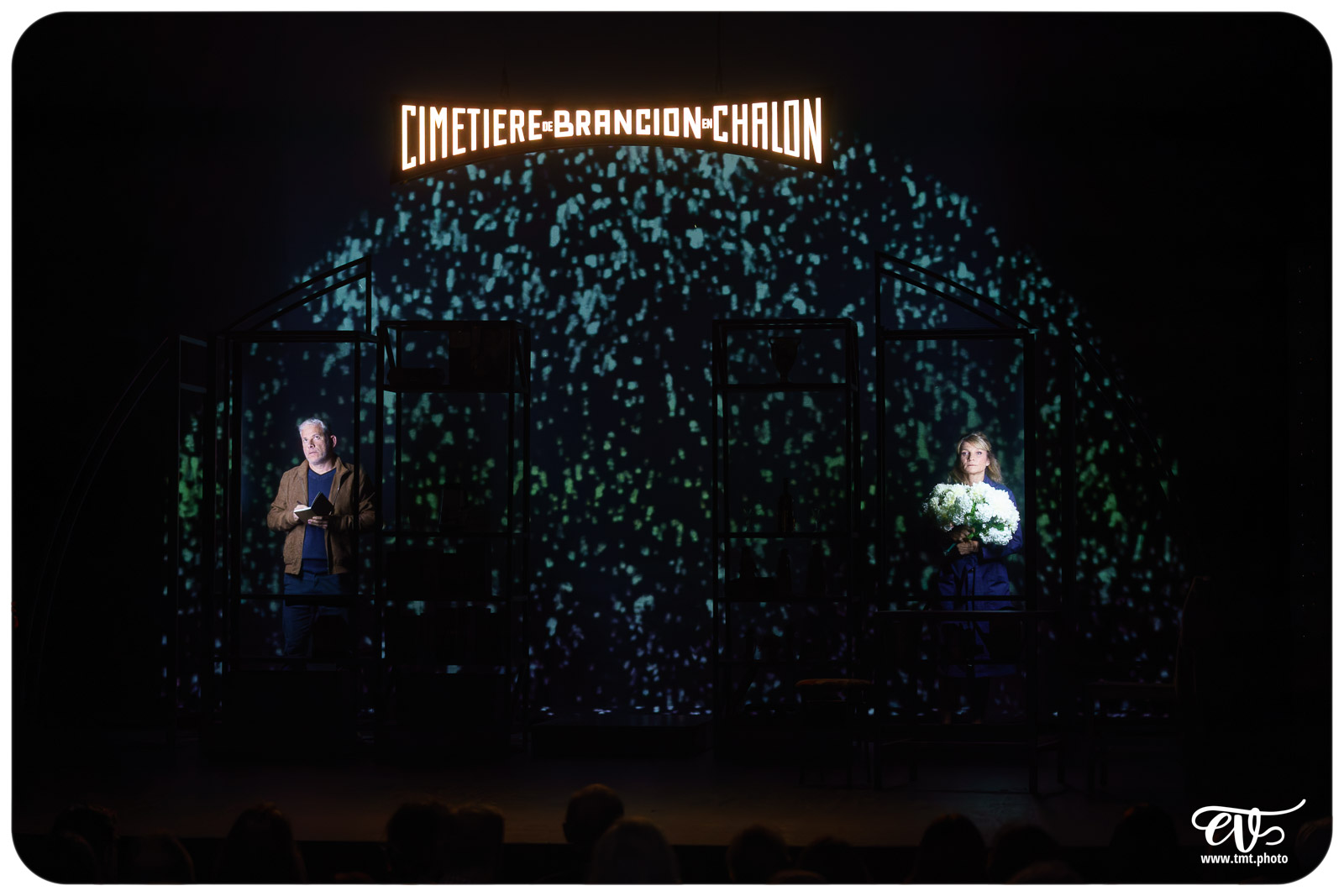 CHANGER L'EAU DES FLEURS (MATRIOSHKA PRODUCTIONS)